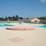 بيت للعطل Maison Avec Cour, Piscine Securisee, Climatisation, 3 Chambres, Proche Plage, 8 Personnes - Fr-1-701-33 *