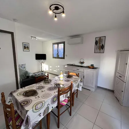 Maison Avec Cour, Piscine Sécurisée, Climatisation, 3 Chambres, Proche Plage, 8 Personnes - Fr-1-701-33 Vendres