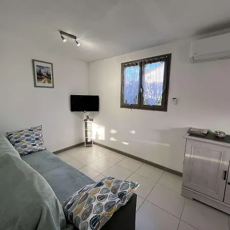Maison Avec Cour, Piscine Sécurisée, Climatisation, 3 Chambres, Proche Plage, 8 Personnes - Fr-1-701-33 * Vendres