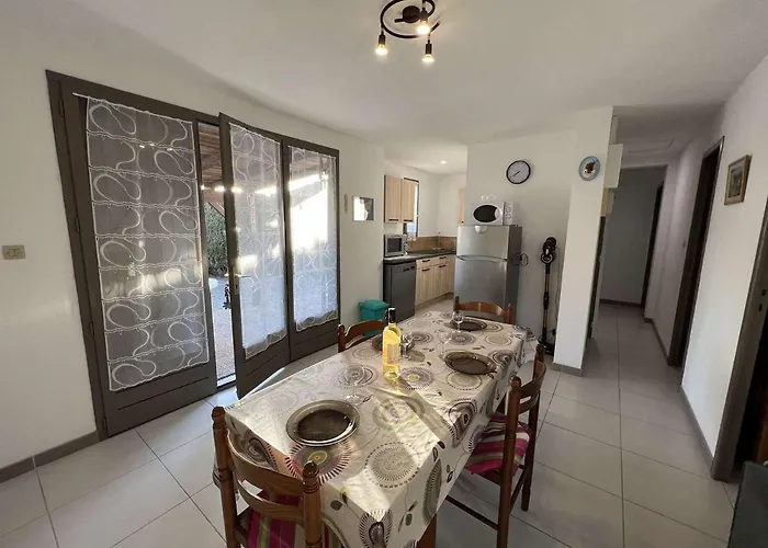 Maison Avec Cour, Piscine Securisee, Climatisation, 3 Chambres, Proche Plage, 8 Personnes - Fr-1-701-33