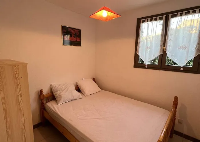 Vakantiehuis Maison Avec Cour, Piscine Securisee, Climatisation, 3 Chambres, Proche Plage, 8 Personnes - Fr-1-701-33