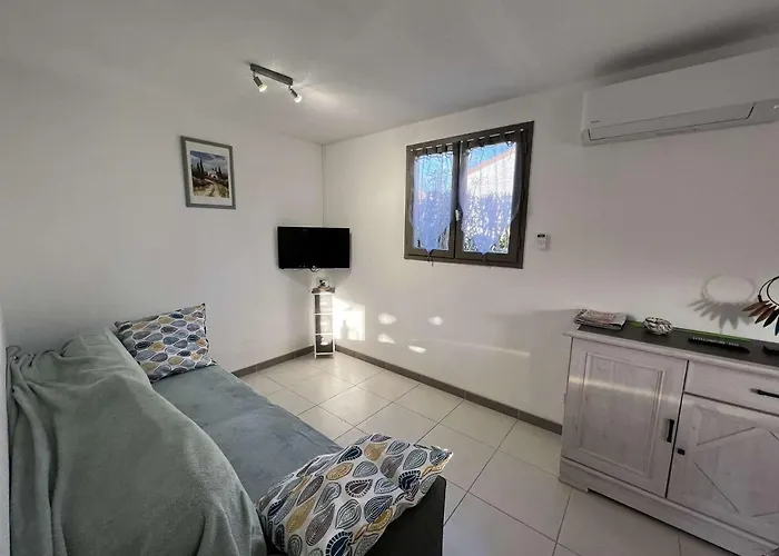 Maison Avec Cour, Piscine Securisee, Climatisation, 3 Chambres, Proche Plage, 8 Personnes - Fr-1-701-33 * Vendres