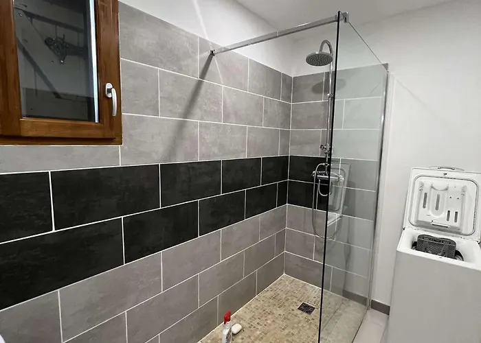 Maison Avec Cour, Piscine Securisee, Climatisation, 3 Chambres, Proche Plage, 8 Personnes - Fr-1-701-33 *