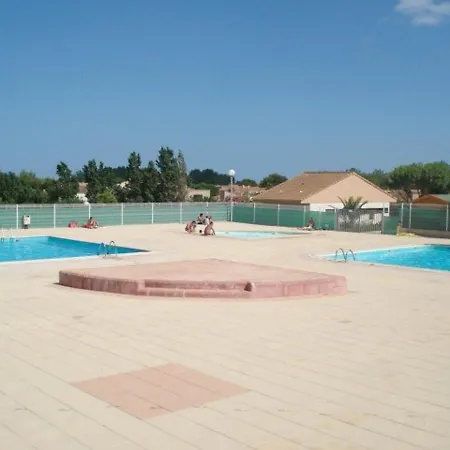 Holiday home Maison Avec Cour, Piscine Securisee, Climatisation, 3 Chambres, Proche Plage, 8 Personnes - Fr-1-701-33 *