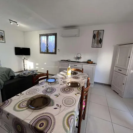 Сasa de vacaciones Maison Avec Cour, Piscine Sécurisée, Climatisation, 3 Chambres, Proche Plage, 8 Personnes - Fr-1-701-33