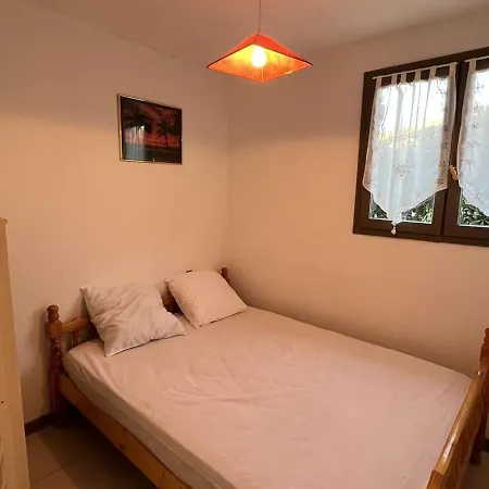 Holiday home Maison Avec Cour, Piscine Securisee, Climatisation, 3 Chambres, Proche Plage, 8 Personnes - Fr-1-701-33