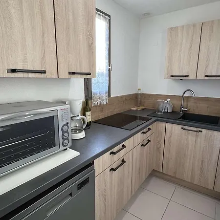Holiday home Maison Avec Cour, Piscine Securisee, Climatisation, 3 Chambres, Proche Plage, 8 Personnes - Fr-1-701-33