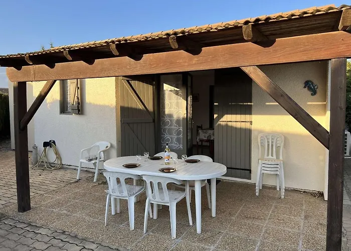 Maison Avec Cour, Piscine Securisee, Climatisation, 3 Chambres, Proche Plage, 8 Personnes - Fr-1-701-33 Vendres